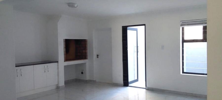 To Let 4 Bedroom Property for Rent in Laguna Sands Western Cape